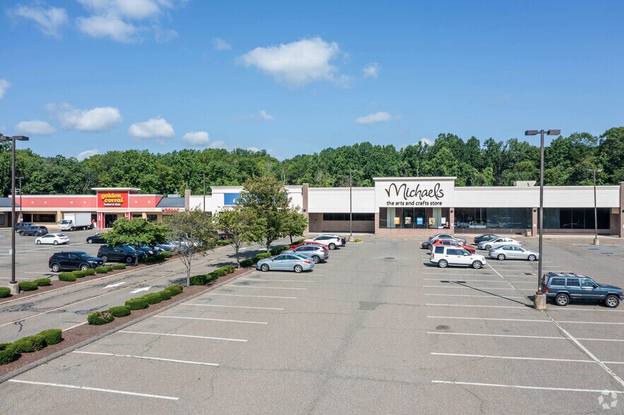 49-98 Turnpike Sq, Milford, CT à louer - Photo de l’immeuble – Image 3 sur 6