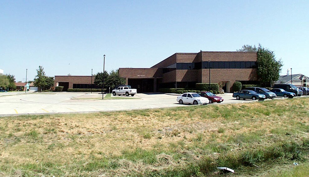 6600 Paige Rd, The Colony, TX à louer - Photo de l’immeuble – Image 3 sur 49
