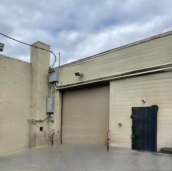 21221 W Eight Mile Rd, Detroit, MI à vendre - Photo de l’immeuble – Image 2 sur 5
