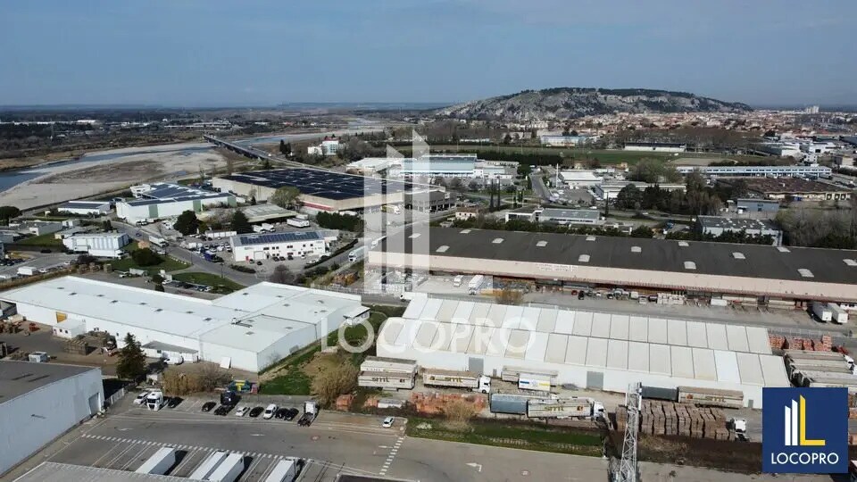 Local d'activités dans Cavaillon à vendre - Photo de l’immeuble – Image 1 sur 3