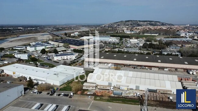 Plus de détails pour Local d’activités à vendre