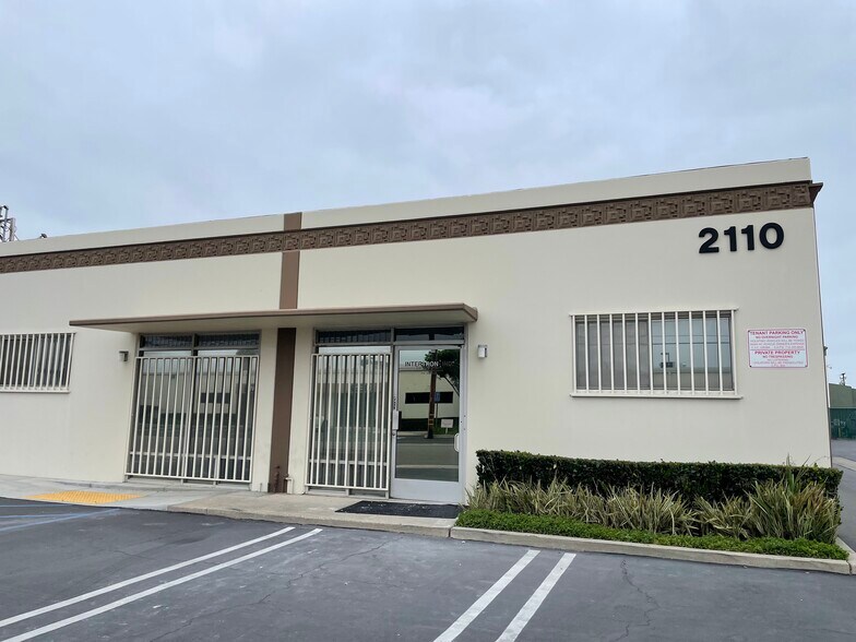 2110-2116 S Wright St, Santa Ana, CA à louer - Photo de l’immeuble – Image 2 sur 5