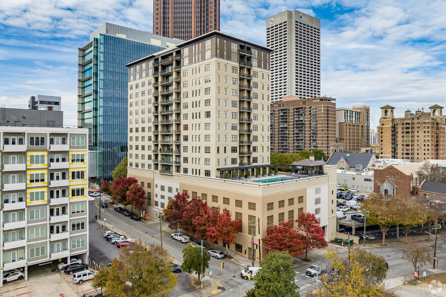 565 Peachtree St, Atlanta, GA à louer - Photo de l’immeuble – Image 2 sur 7