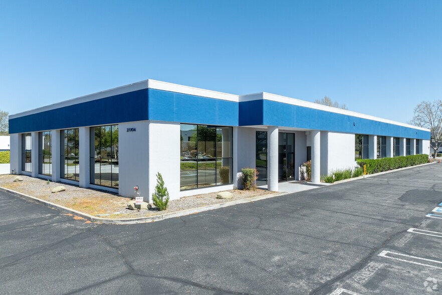27704 Avenue Scott, Valencia, CA à louer - Photo principale – Image 2 sur 24