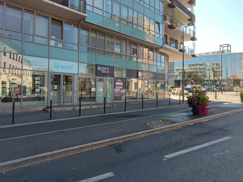 Local commercial dans Roubaix à louer - Photo de l’immeuble – Image 1 sur 8