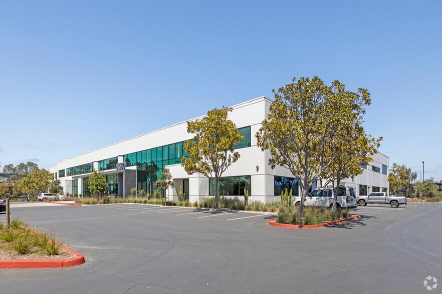 5580 Morehouse Dr, San Diego, CA à louer - Photo de l’immeuble – Image 1 sur 5