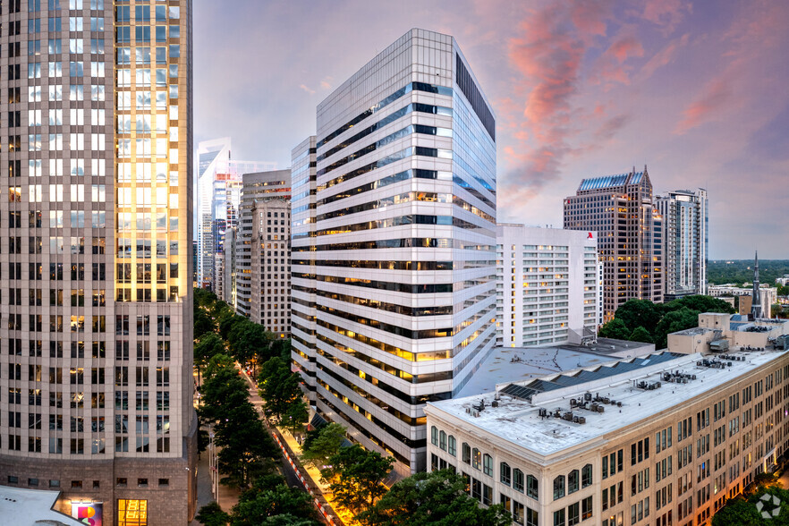 101 N Tryon St, Charlotte, NC à louer - Photo de l’immeuble – Image 2 sur 24