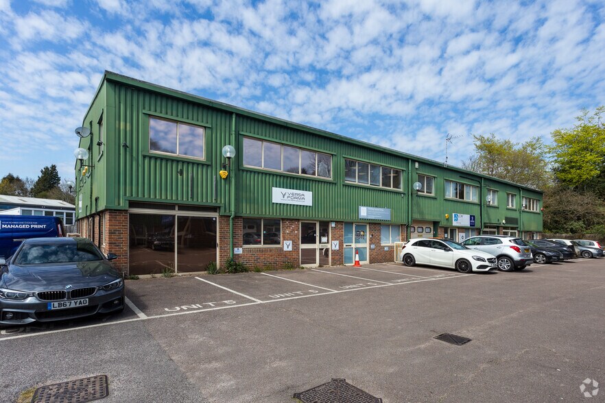 Bridge Rd, Haywards Heath à vendre - Photo de l’immeuble – Image 3 sur 8