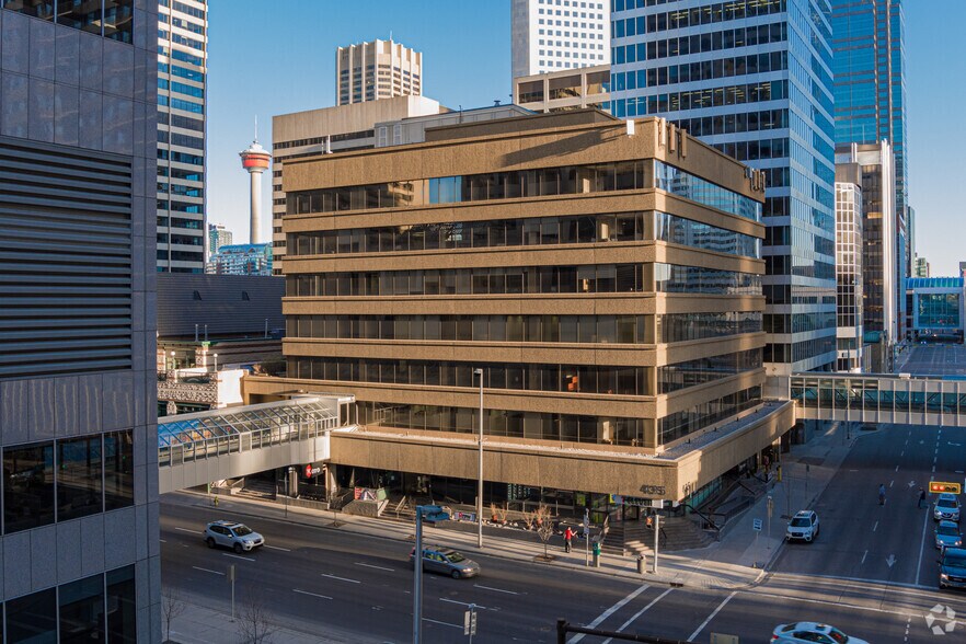 435 4th Ave SW, Calgary, AB à louer - Photo principale – Image 1 sur 2