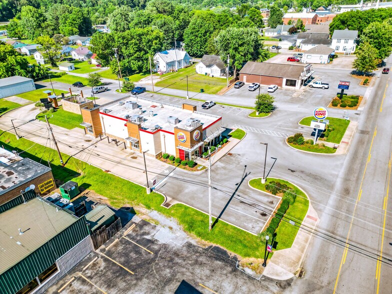 303 W Main St, Waverly, TN à vendre - Photo de l’immeuble – Image 2 sur 9