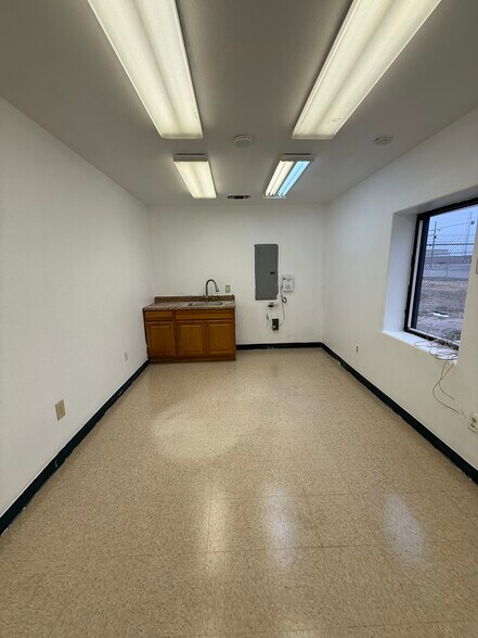 2215 W Bender Blvd, Hobbs, NM à louer - Photo de l’immeuble – Image 3 sur 17
