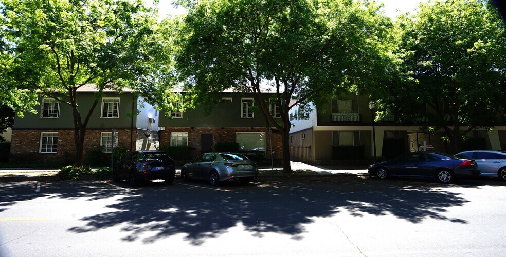 1510 18th St, Sacramento, CA à vendre - Photo de l’immeuble – Image 3 sur 24