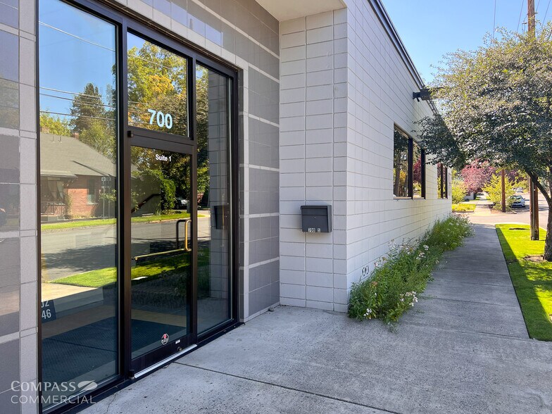 700 NW Hill St, Bend, OR à louer - Photo de l’immeuble – Image 2 sur 4