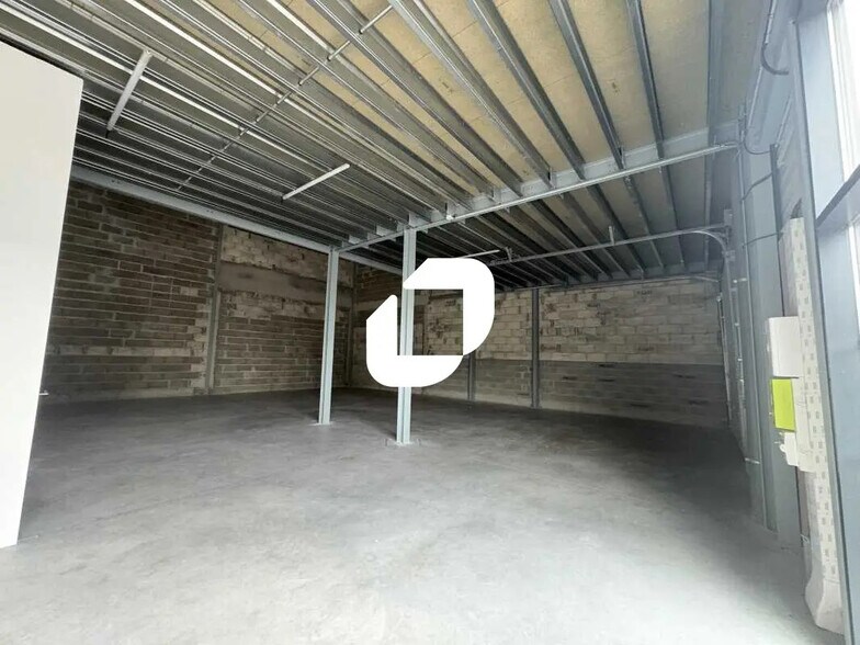 Local d’activités dans Ambarès-et-Lagrave à louer - Photo intérieure – Image 3 sur 9