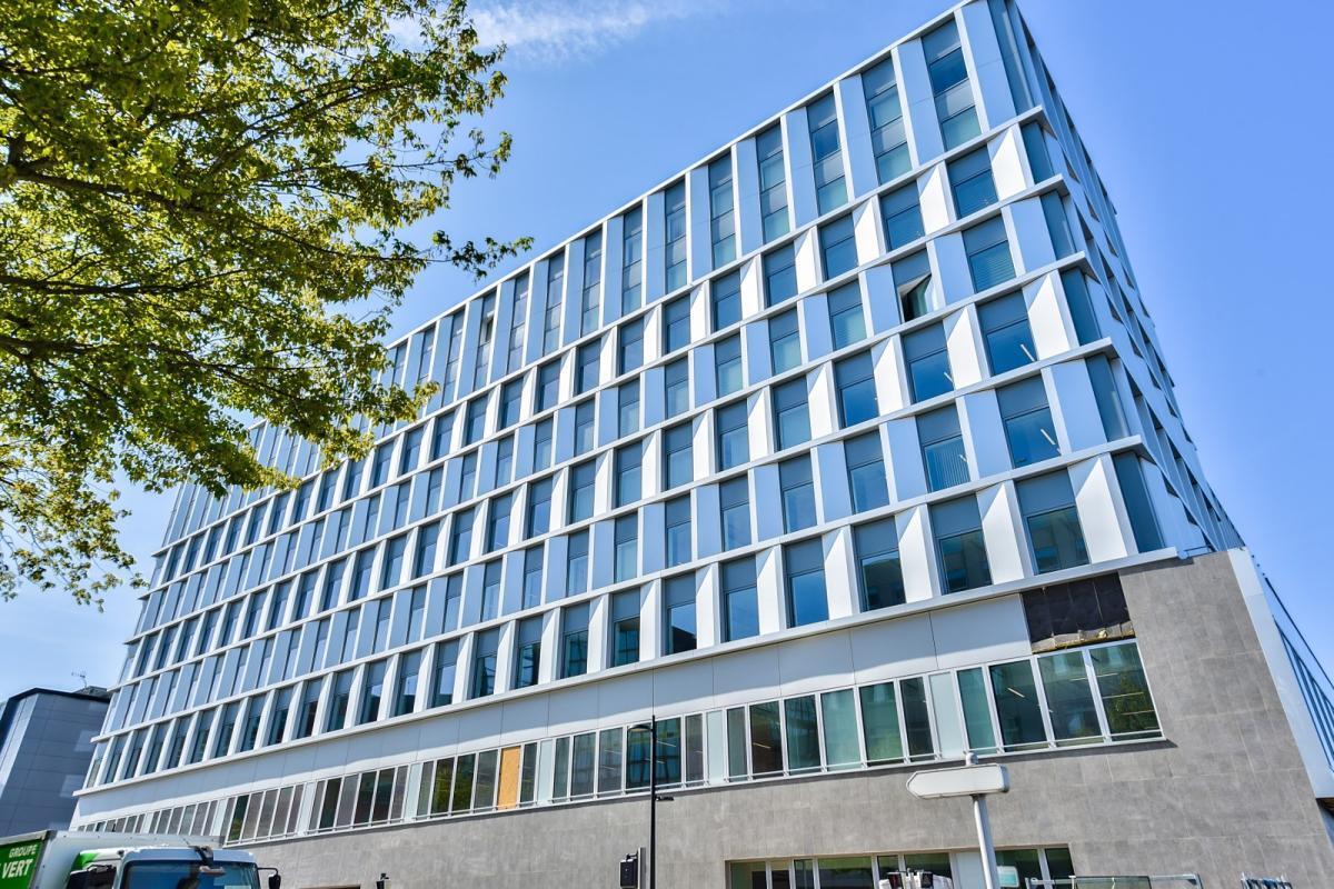 2 Rue Stephenson, Montigny-le-Bretonneux à louer Photo de l’immeuble– Image 1 sur 10