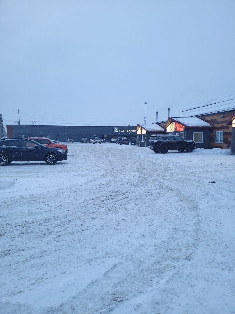 910 Old Steese Hwy, Fairbanks, AK à louer Photo de l’immeuble– Image 1 sur 8