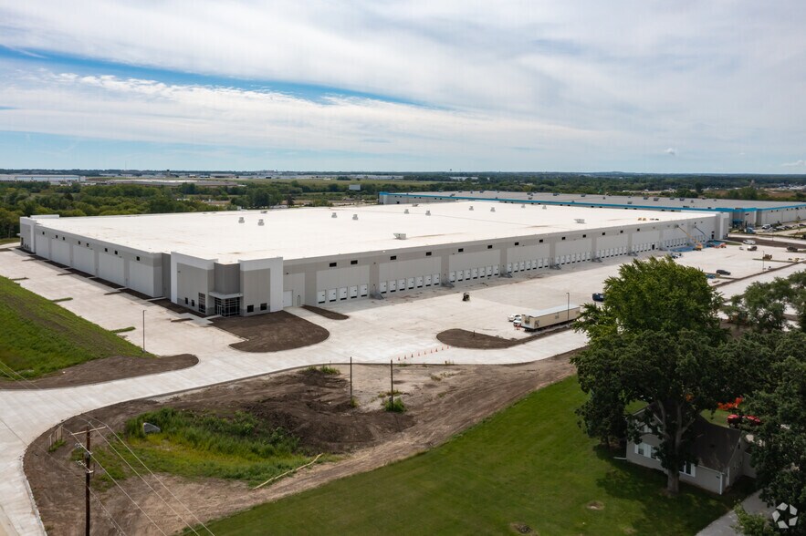 12345 38th St, Kenosha, WI à louer - Photo de l’immeuble – Image 3 sur 5