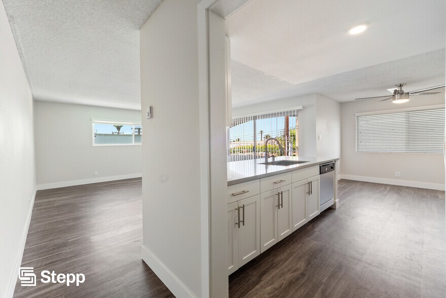 430 Obispo Ave, Long Beach, CA à vendre - Photo de l’immeuble – Image 2 sur 8