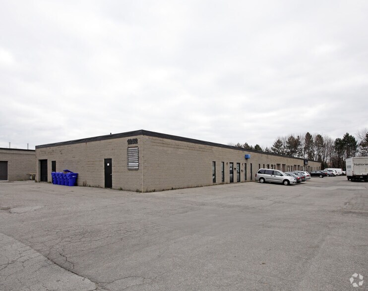 1252 Speers Rd, Oakville, ON à vendre - Photo principale – Image 1 sur 2