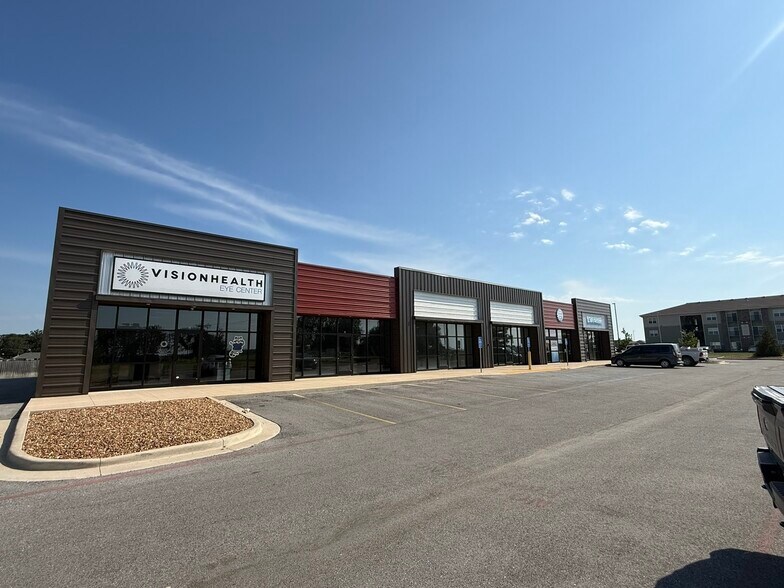 911 Center St, Rogersville, MO à vendre - Photo de l’immeuble – Image 1 sur 8