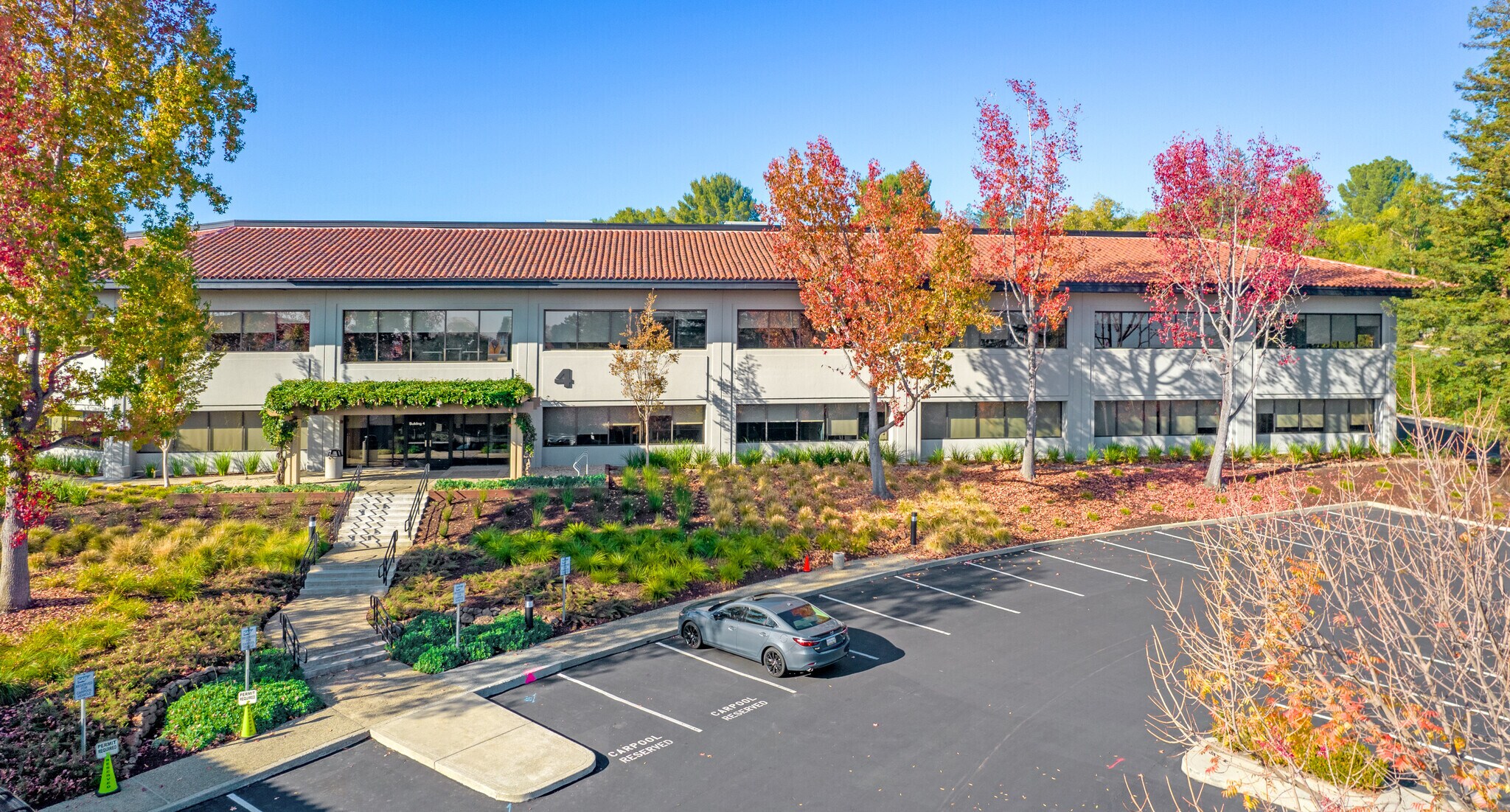 3450 Hillview Ave, Palo Alto, CA à louer Photo de l’immeuble– Image 1 sur 6