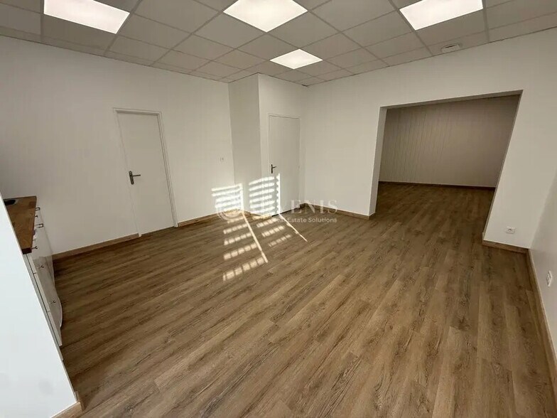 Bureau dans Fleury-les-Aubrais à louer - Photo de l’immeuble – Image 2 sur 10