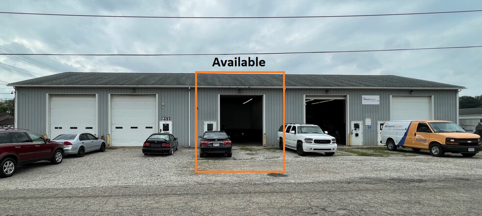 211 Montgomery Ave, Newark, OH à louer - Photo de l’immeuble – Image 2 sur 10