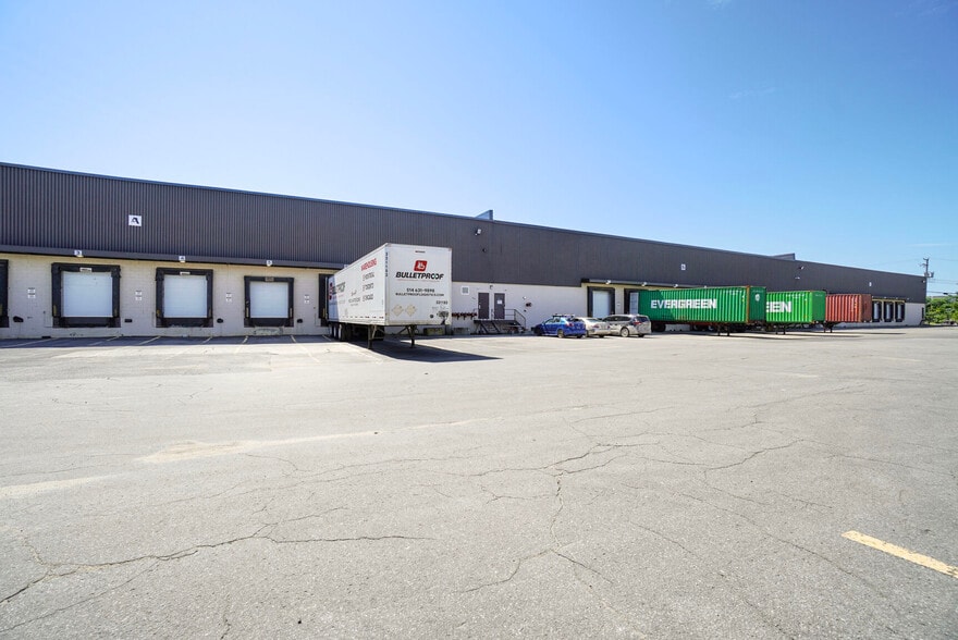 2900 Av André, Dorval, QC à louer - Photo de l’immeuble – Image 2 sur 10
