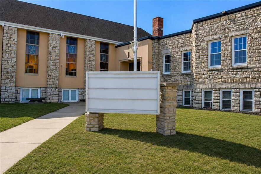 1800 S Northern Blvd, Independence, MO à vendre - Photo de l’immeuble – Image 2 sur 6