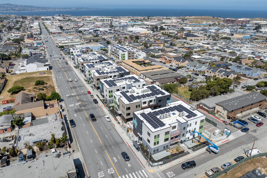 1105 Broadway Avenue, Seaside, CA à louer - Photo de l’immeuble – Image 2 sur 7