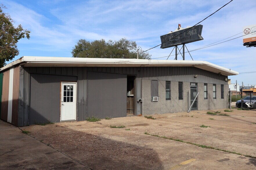 300 W Pasadena Fwy, Pasadena, TX à vendre - Photo de l’immeuble – Image 2 sur 11