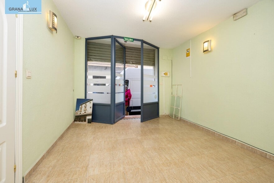 Local commercial dans Granada à vendre - Hall d’entrée – Image 1 sur 14