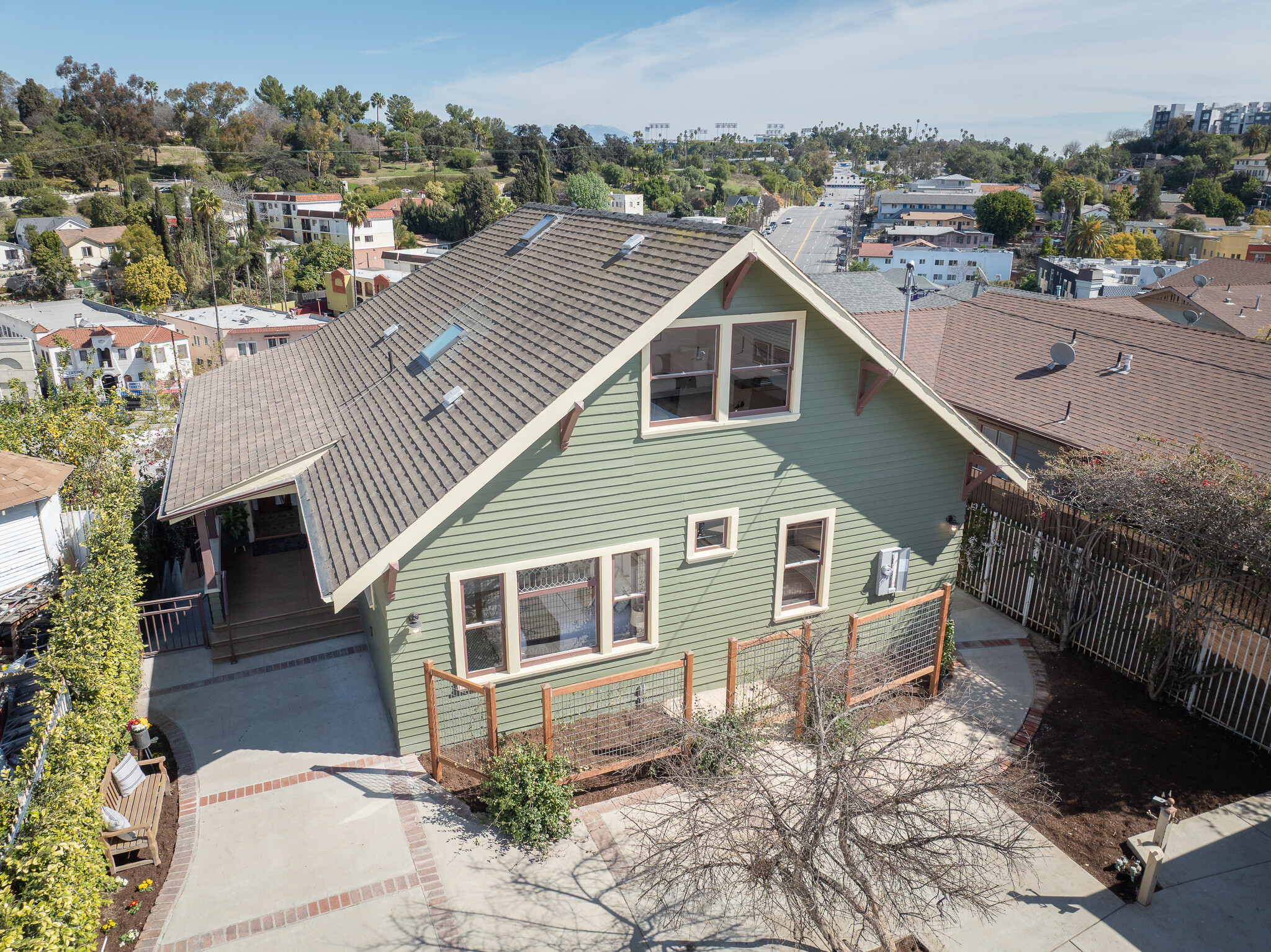 844 E Kensington Rd, Los Angeles, CA à vendre Photo de l’immeuble– Image 1 sur 65