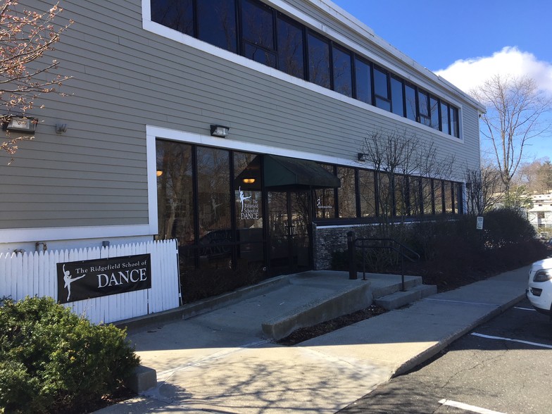 66 Grove St, Ridgefield, CT à louer - Photo de l’immeuble – Image 3 sur 23