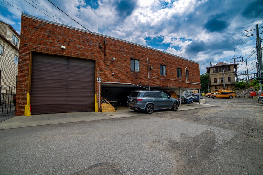 35-41 Bartels Pl, New Rochelle, NY à vendre - Photo principale – Image 1 sur 7
