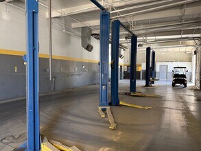 34081 Date Palm Dr, Cathedral City, CA à louer Photo intérieure– Image 1 sur 2