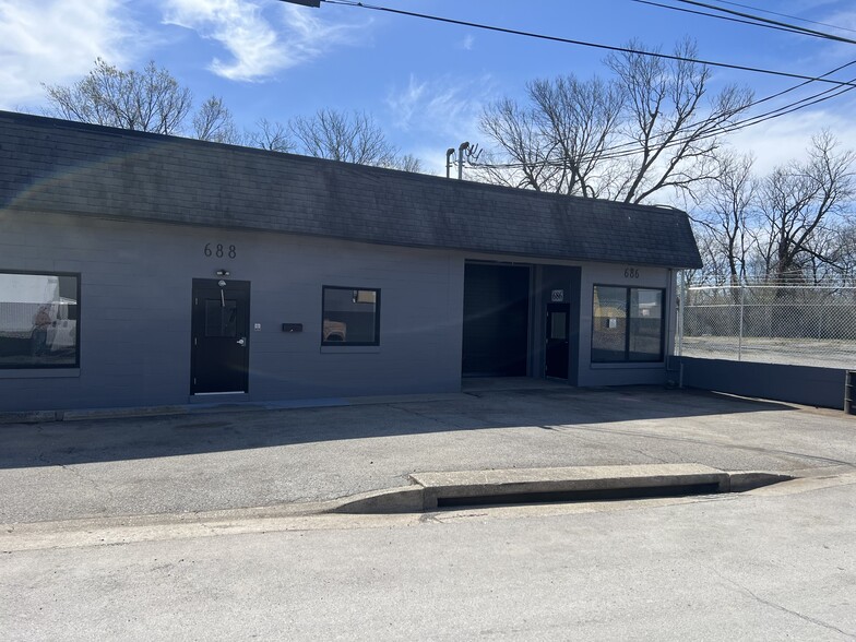 686 Montgomery Ave, Lexington, KY à vendre - Photo de l’immeuble – Image 1 sur 15