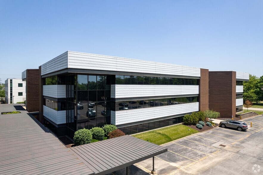 1224 Fern Ridge Pky, Saint Louis, MO à vendre - Photo de l’immeuble – Image 2 sur 5