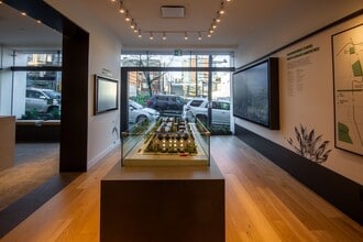 2342 Granville St, Vancouver, BC à louer Photo intérieure– Image 2 sur 8