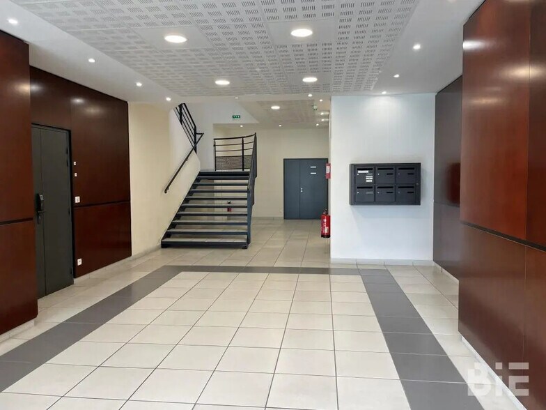 Bureau dans Mérignac à louer - Photo de l’immeuble – Image 2 sur 9