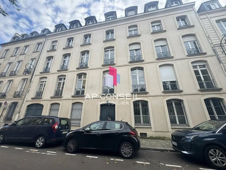 Bureau dans Versailles à louer - Photo de l’immeuble – Image 1 sur 6