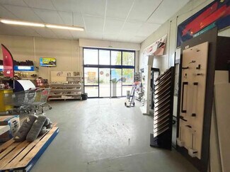 Plus de détails pour Local d'activités à louer