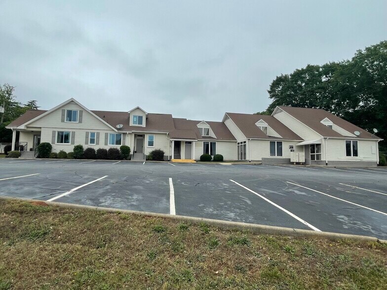 8 Sycamore Dr, Greenville, SC à louer - Photo de l’immeuble – Image 2 sur 15