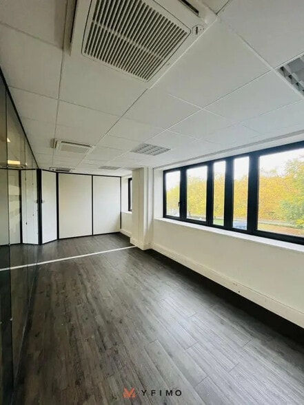 Bureau dans Montigny-le-Bretonneux à louer - Photo intérieure – Image 3 sur 4