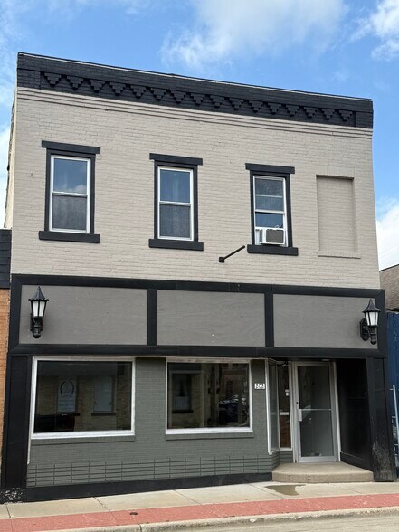 202 S 3rd St, Watertown, WI à vendre - Photo de l’immeuble – Image 1 sur 17