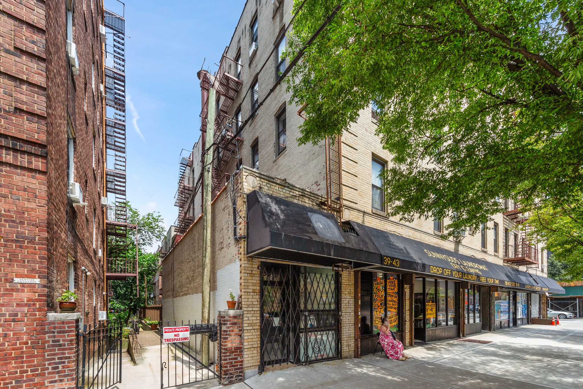 41-48 40th St, Sunnyside, NY à louer Photo de l’immeuble– Image 1 sur 4