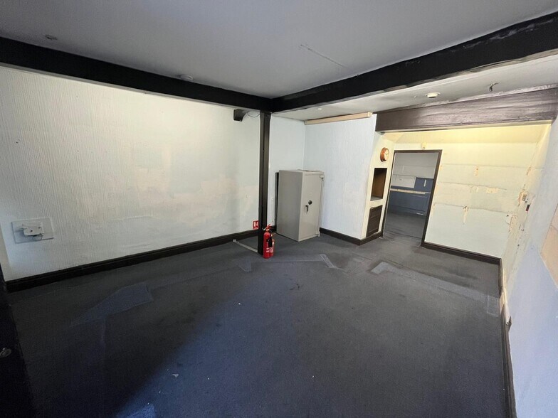61 High St, Cheltenham à vendre - Photo de l’immeuble – Image 3 sur 9