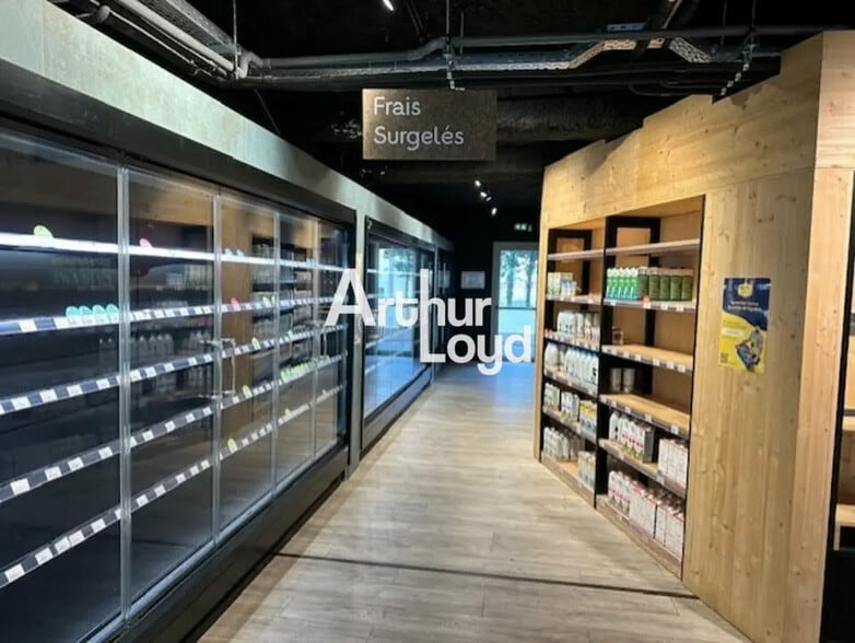 Local commercial dans Mandelieu-la-Napoule à vendre - Photo intérieure – Image 3 sur 6