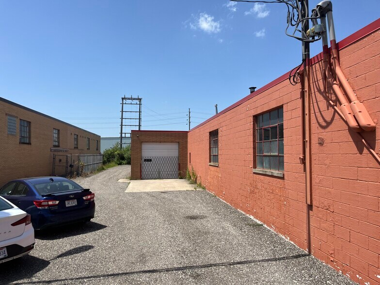 4780 Briar Rd, Cleveland, OH à vendre - Photo de l’immeuble – Image 3 sur 9