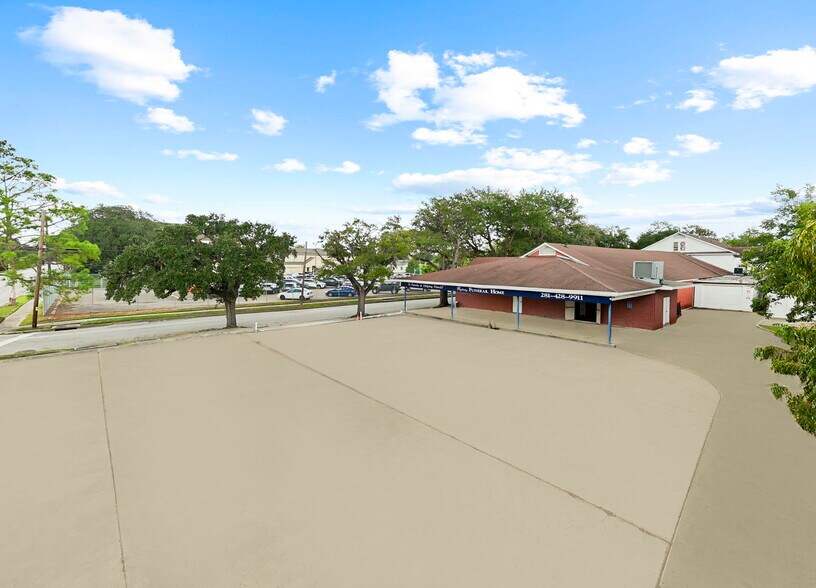 403 W Sterling St, Baytown, TX à vendre - Photo de l’immeuble – Image 2 sur 40